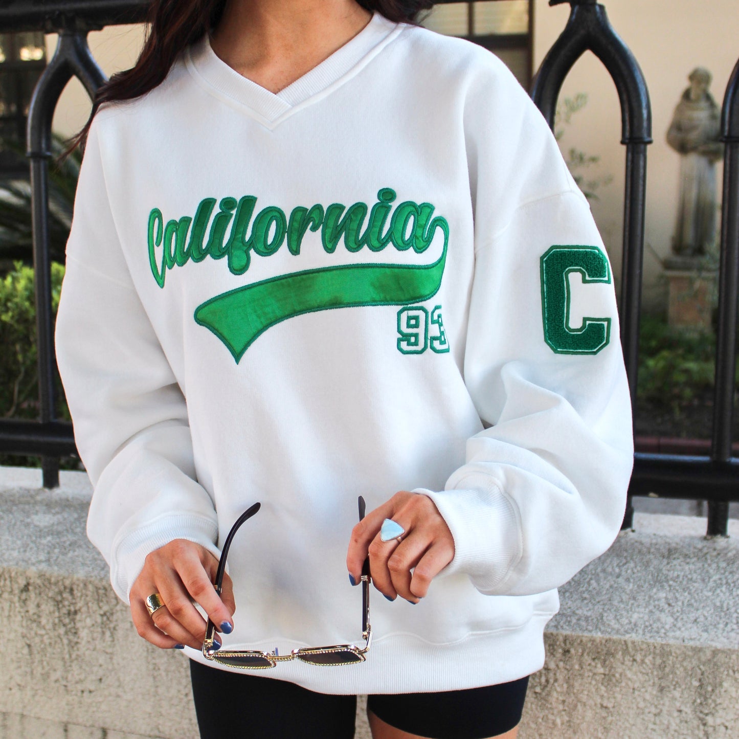 California V-Neck Pullover